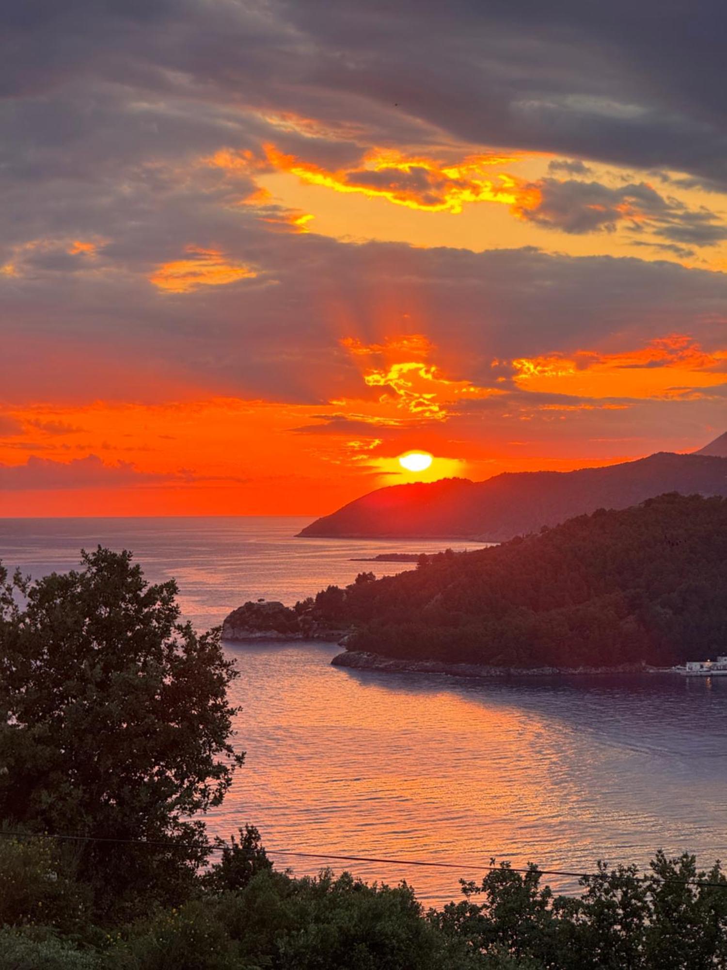 Belvedere Hotel&Suites Himare Eksteriør bilde
